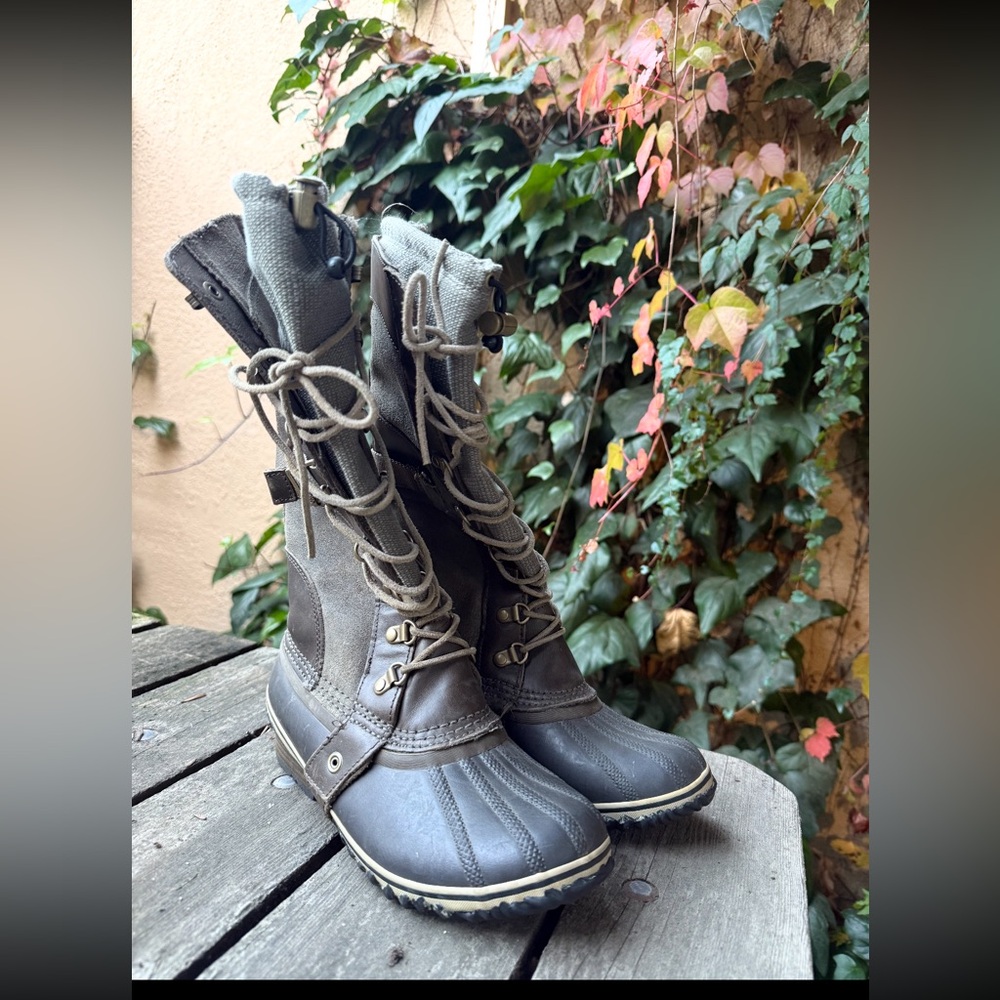 Sorel Gray and Black Women's Winter Boots